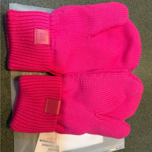 Barbie Love Your Melon Hot Pink Mittens with Pearls - Picture 3 of 3